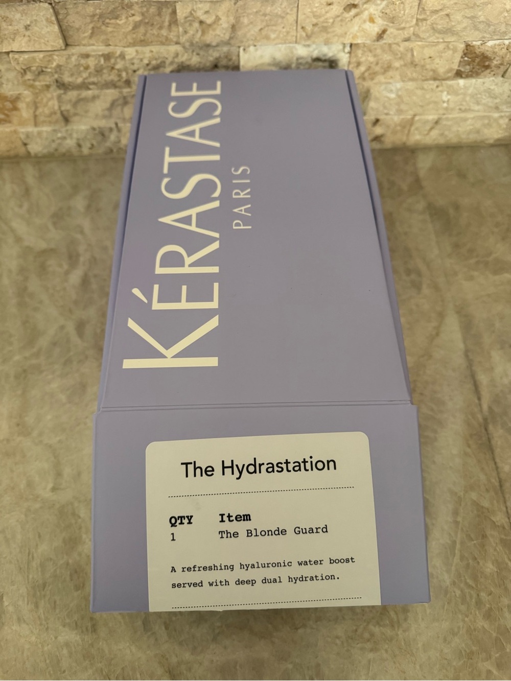 Kerastase Blonde Absolu Hydrating Leave-In Spray - Iridescent Purple Bottle - Picture 6 of 7